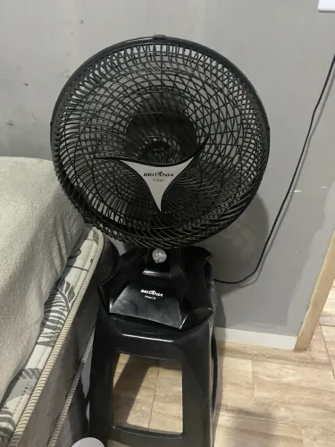 Vendo dois ventilador 200 reias os dois