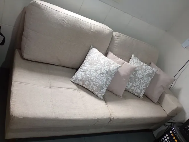Sofá três lugares