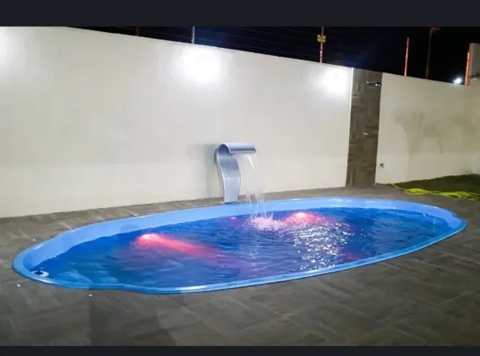 Piscina de fibra com iluminação/ aquecimento/ cascata 