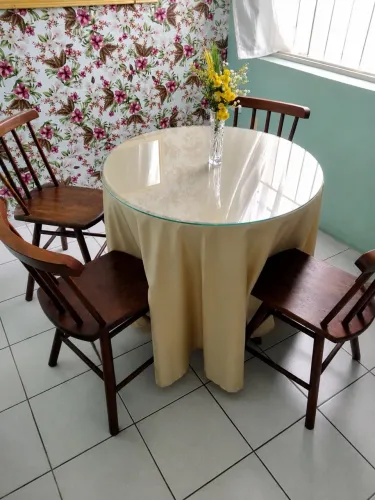Mesa de Jantar Redonda com Tampo de Vidro + 4 Cadeiras de Madeira