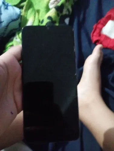 celular Samsung com tela quebrada 