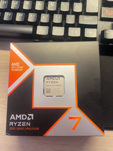 AMD Ryzen 7 9800X3D 