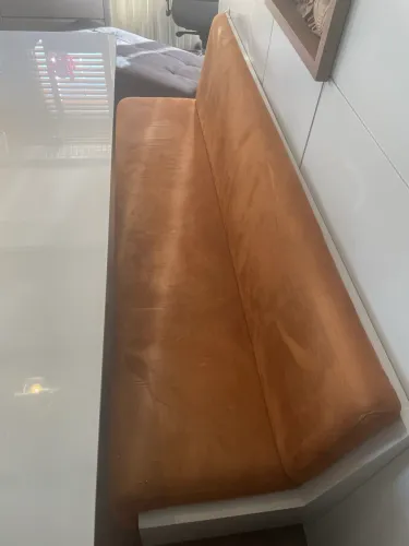 Banco com estofado para sala