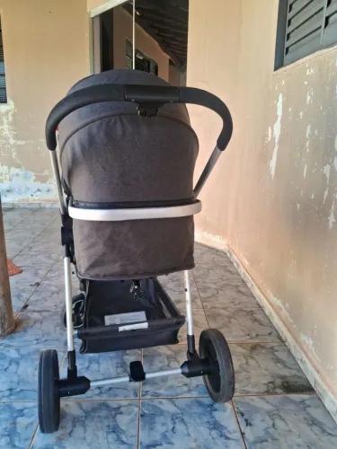 Carrinho de bebê Moisés 