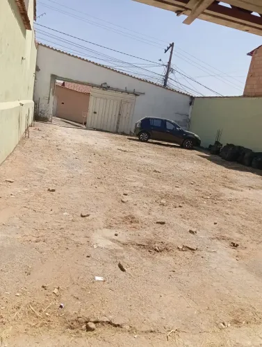 Casa 2 quartos, portão eletrônico, locação direto com proprietário.