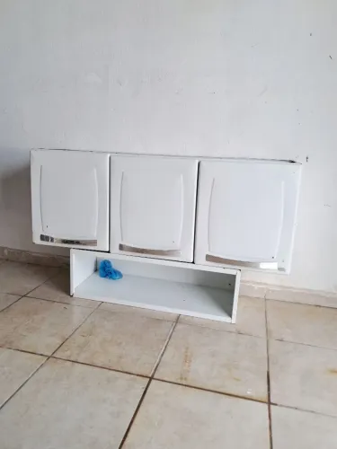 Armário de parede 3 portas e o de 1