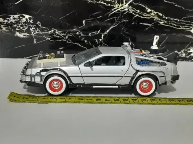 Miniatura Delorean Back The Future 2 Welly 1/24