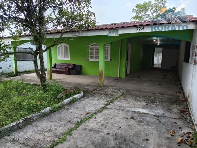 Casa com Amplo Quintal em Praia de Leste - Pontal do Paraná