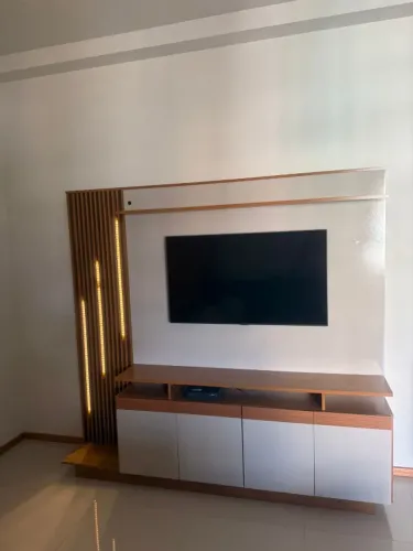 Estante e Home Theater Ripado para TV até 65 Polegadas com 200cmx189cm Led 4 Portas White 