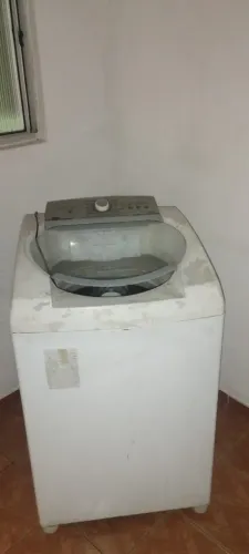 Máquina de lavar roupa usada