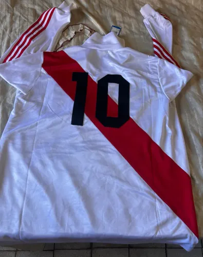 Vendo camisa manga longa na etiqueta gg seleção peruana