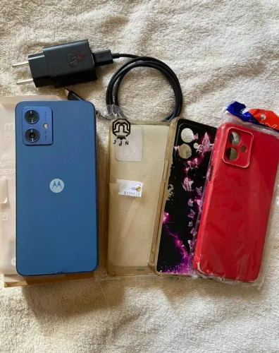 Vendo ou troco com volta pra mim. Moto G54 5g de 256gb troco por iPhone 8 plus ou XR 128g 