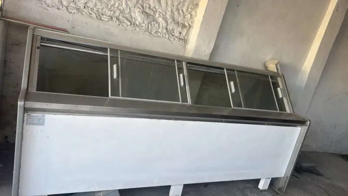 Balcão de açougue 2.5mt excelente estado faltando ibotar o motor