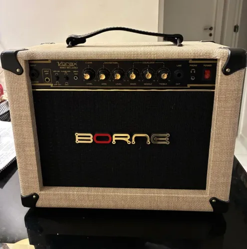 Amplificador cubo para guitarra Borne Vorax 840