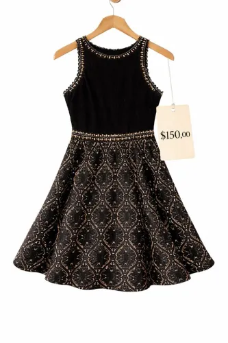 Vestido Elegante Preto com Detalhes Sofisticados