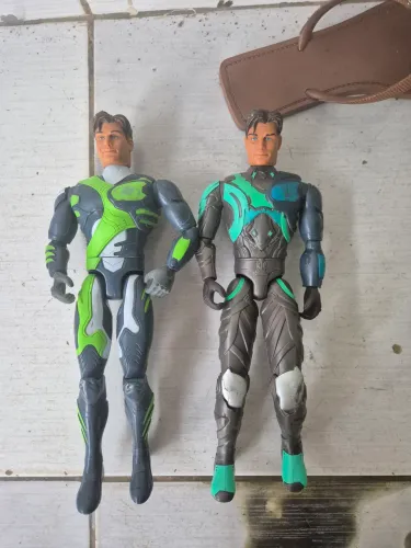 vendo os dois max steel