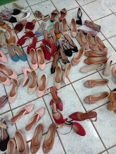 Lote de sapatos femininos variados