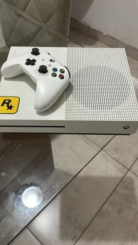 XBOX ONE S 1 TB