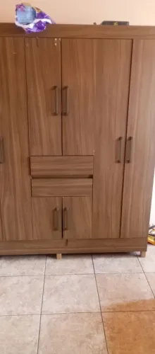 Vender guarda roupa e cadeira