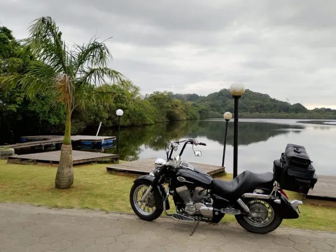 Shadow 750