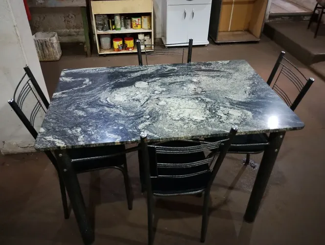 Mesa com 4 cadeiras de granito acento em veludo, entrega grátis para Ribeirão preto sp...