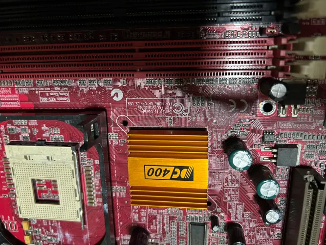 Vendo placa mãe pcchips M925LR socket 478 Pentium 4