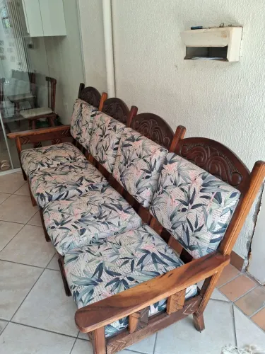 Sofa de madeira imbuia
