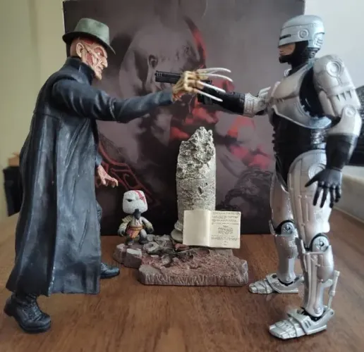 Action Figure Neca Toys Robocop e Freddy Krueger