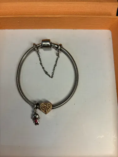 Pulseira vivara nunca usada com berloques da vivara