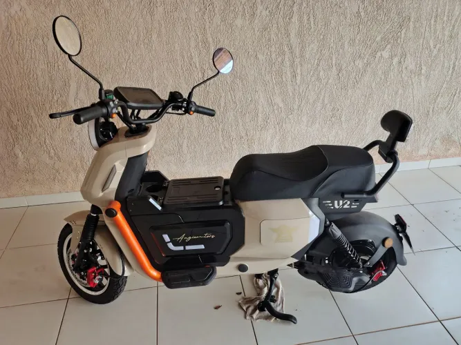 Scooter elétrica Angie G08