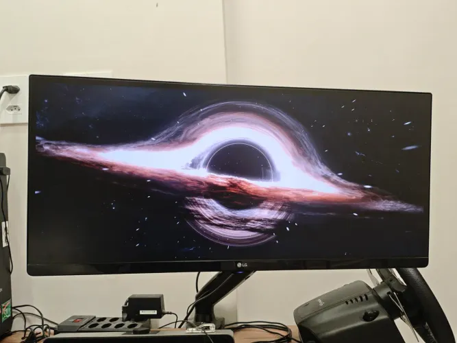 Monitor LG com tela de 25" e resolução Full HD - Excelente estado de conservação