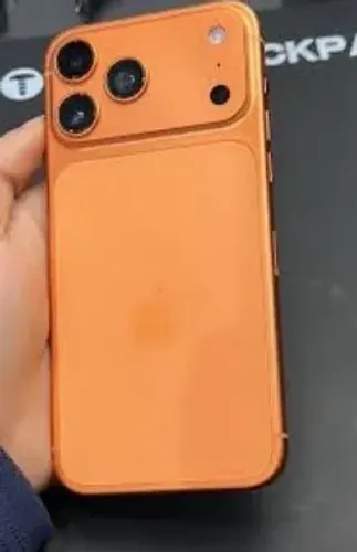 iPhone 11 com carcaça 17 pro max