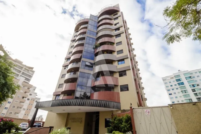 Apartamento amplo com 3 quartos no bairro Atiradores, Joinville, com 174,86 m².