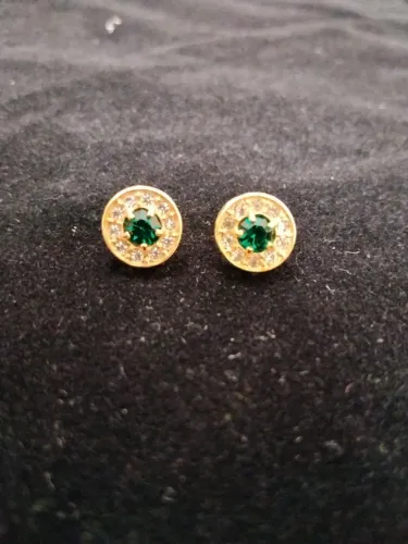 Brinco Flor Trabalhado c Strass Foleado a Ouro