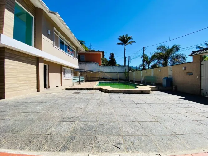 Casa comercial 5 dormitórios 3 suítes para alugar, 406 m² por R$ 10.432/mês - Vila Muqui -