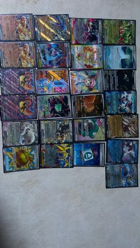 Lote com 25 cartas Pokémon