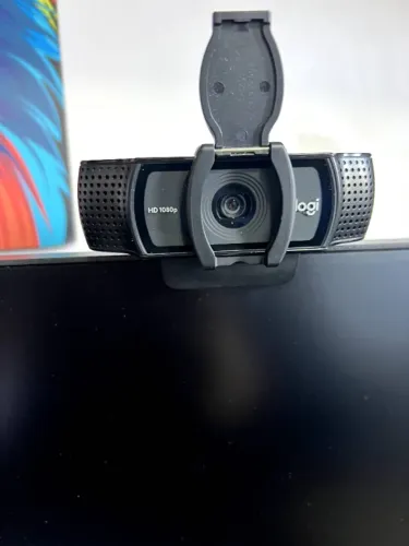 Webcam Full HD Logitech C920s 1080p/30fps com Microfone Embutido e Tampa de Privacidade