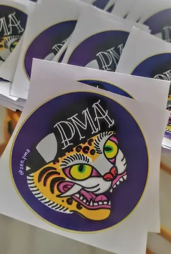 Adesivos vinil / fazemos personalizados para marcas e embalagens