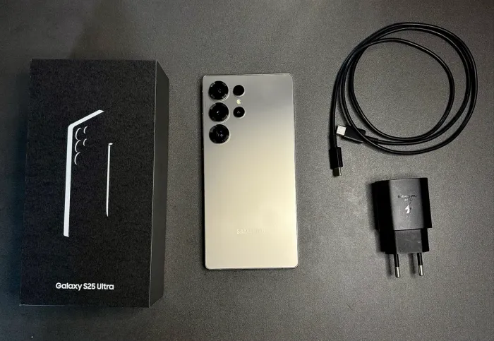 Samsung s25 ultra- titânio cinza | impecável