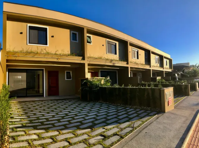 Casa para venda com 100 metros quadrados com 3 quartos