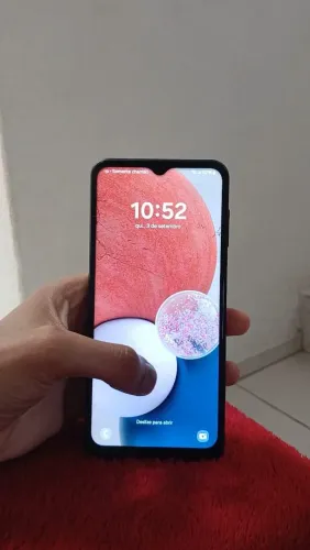 Samsung Galaxy A13 128GB - R$ 300 negociável)