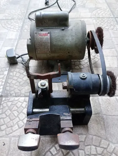 Máquina copiadora de chaves americana muito precisa no corte das chaves