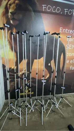 PORTA BANNER DE ATE 180cm DE ALTURA