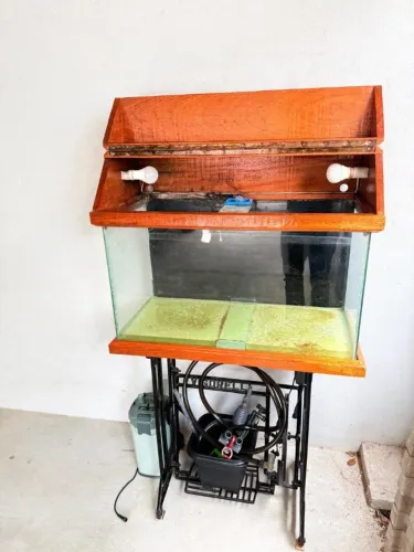 Aquário 100L com base e pé de ferro