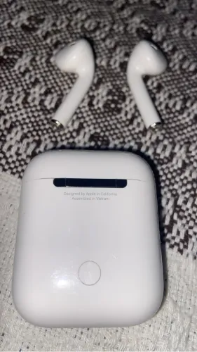 AirPods Apple