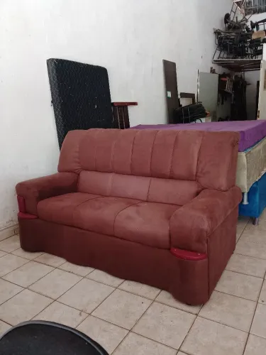 Sofá MARROM 3 LUGARES- REFORMADO