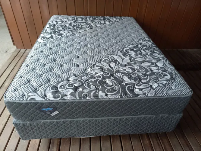 Vendo Cama box casal colchao + base