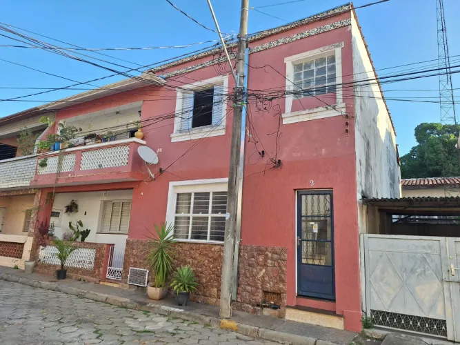 Casa - A Vila Santana, em Sorocaba, é um bairro tradicional e bem localizado, co