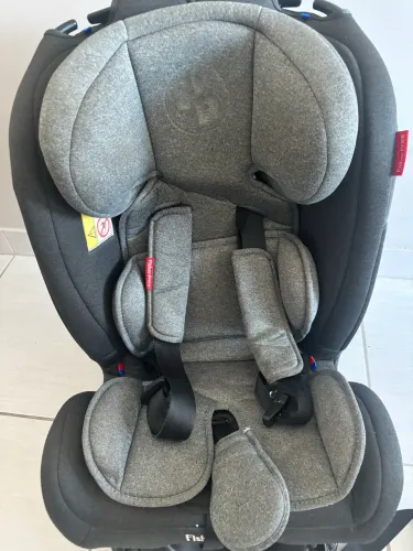 Vendo cadeirinha pra carro de bebê até 3 anos