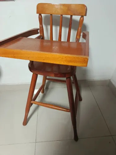Cadeira de alimentação infantil